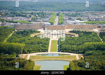 Chateau versailles from above hi-res stock photography and