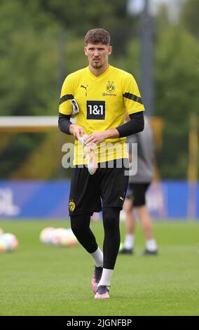 City Of Dortmund, Deutschland. 11th July, 2022. firo : July 11th, 2022, football, 1st Bundesliga, season 2022/2023, BVB, Borussia Dortmund, training, goalwart Gregor KOBEL, full figure Credit: dpa/Alamy Live News Stock Photo