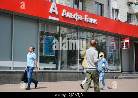 Kyiv, Ukraine. 12th July, 2022. Pedestrians pass near the branch of the Russian bank 'Alfa-Bank' in Kyiv. The largest private bank 'Alfa-Bank' is renamed 'Sens Bank'. The National Bank of Ukraine removed the Russian shareholders of 'Alfa-Bank' from the management of the bank after the imposition of sanctions. Credit: SOPA Images Limited/Alamy Live News Stock Photo