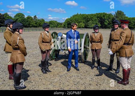 Windsor Castle, Windsor, Berkshire, UK. 8th July 2022. EMBARGOED UNTIL 12th JULY  Tom Cruise meeting members of the King's Troop Royal Horse Artillery, who he introduced during the Platinum Jubilee Celebration back in May, on a private visit in the Private Grounds of Windsor Castle   Credit:Peter Nixon/Alamy Live News Stock Photo