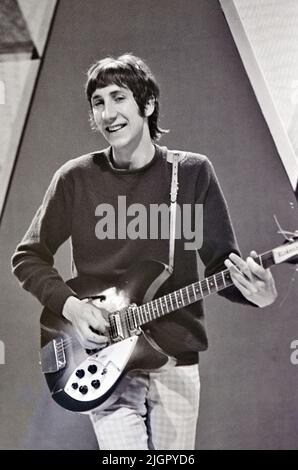 THE WHO  Pete Townshend on Ready, Steady, Go ! in 1966. Stock Photo