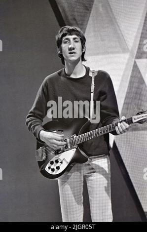 THE WHO Pete Townshend on Ready, Steady, Go ! in 1966 Stock Photo