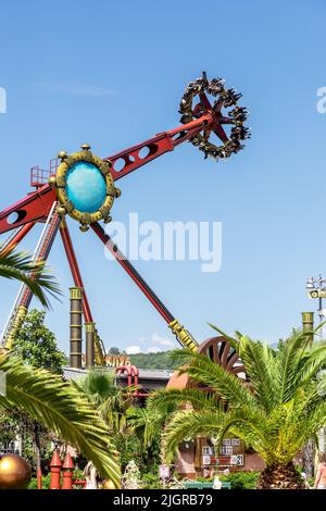 Vertical Rides Inverts People people upside down on spinning amusement ride Stock Photo - Alamy