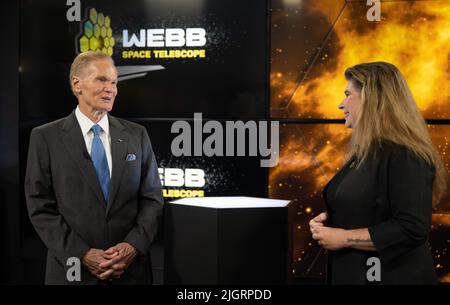 (220712) -- GREENBELT (U.S.), July 12, 2022 (Xinhua) -- NASA Administrator Bill Nelson (L) speaks with Assistant Director of Science at NASA's Goddard Space Flight Center Michelle Thaller at NASA's Goddard Space Flight Center in Greenbelt, Maryland, the Untied States, on July 12, 2022. NASA released James Webb Space Telescope's first full-color images of the universe and their spectroscopic data on Tuesday, revealing the unprecedented and detailed views of the universe. (NASA/Bill Ingalls/Handout via Xinhua) Stock Photo