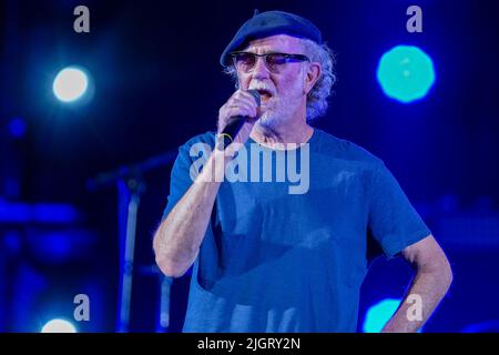 Verona, Italy. 12th July 2022. The Italians singsongwriters Antonello Venditti and Francesco De Gregori during their live performs at Arena di Verona to celebrate the 50th anniversary of activity. Stock Photo