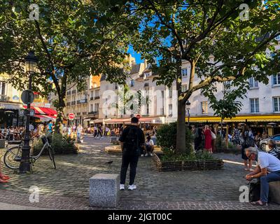 Paris, France, People Visiting, Street Scenes, Shops Fronts, Local BIstro  Terraces, Town Square, Shade, paris general view summer Stock Photo