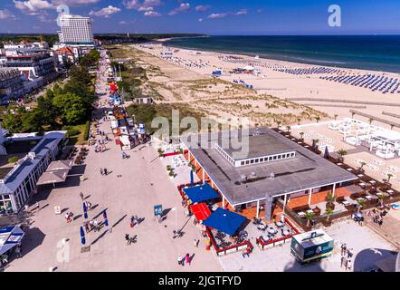 Rostock, Germany. 02nd July, 2022. Beach promenade, bathing beach and in the background the Hotel Neptun in the seaside resort Warnemünde. Credit: Jens Büttner/dpa/Alamy Live News Stock Photo