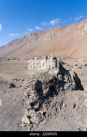 The barren landscape of the Atacama Desert between the Coastal Range and the Pacific Ocean in northern Chile. Stock Photo