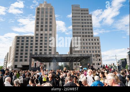 09.07.2022, Berlin, Germany, Europe - Techno music fans and revellers at the 'Rave the Planet' parade, the successor to the Loveparade, the cult event. Stock Photo