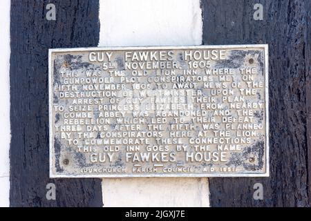 Plaque on wall of former Lion Inn (Guy Fawkes House) The Square, Dunchurch, Warwickshire, England, United Kingdom Stock Photo