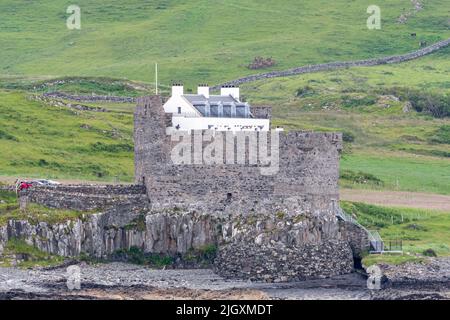 Mingary Castle, a 13th century castle with fine dining restaurant and luxury accomodation within. Ardnamurchan, Scotland, UK Stock Photo