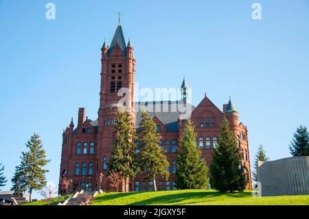 John Crouse Memorial College in Syracuse University, Syracuse, New York State NY, USA. This Romanesque building, built in 1889, was the first college Stock Photo