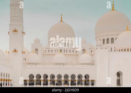 View from the courtyard towards the front of the Sheikh Zayed Grand Mosque in Abu Dhabi, United Arab Emirates Stock Photo