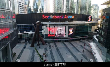 July 10 2022, Toronto Ontario Canada. Scotiabank Arena home of the Toronto Maple Leafs Aerial Empty in the early morning. Luke Durda/Alamy Stock Photo