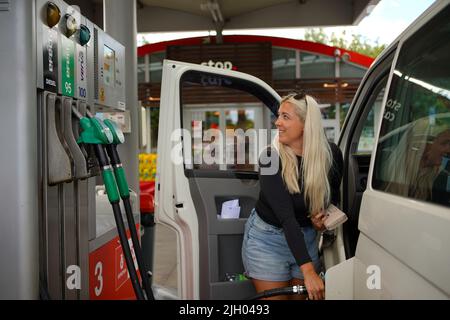 Prague, Czech Republic. 13th July, 2022. A woman fuels a vehicle at a gas station in Prague, Czech Republic, on July 13, 2022. Inflation in the Czech Republic measured by the increase in the consumer price index amounted to 17.2 percent year-on-year in June, up from 16 percent the previous month, according to data published by the Czech Statistical Office (CZSO) on Wednesday. Credit: Dana Kesnerova/Xinhua/Alamy Live News Stock Photo