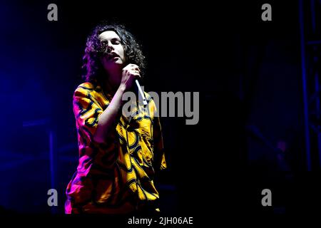 Tony Boy apre il concerto di Madame durante il Madame al Festival Suonica  2022, concerto di musica cantante italiana a Jesolo (VE), Italia, luglio 13  2022 Foto stock - Alamy