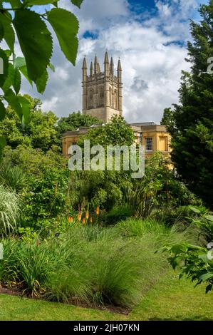 The tower of Magdelen College Oxford seen from the botanic garden, Oxford, UK 2022 Stock Photo