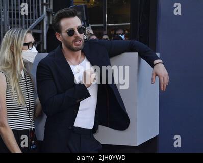 Los Angeles, United States. 14th July, 2022. Cast member Chris Evans attends Netflix's premiere of the motion picture drama 'The Gray Man' at the TCL Chinese Theatre in the Hollywood section of Los Angeles on Wednesday, July 13, 2022. Storyline: When the CIA's top asset, his identity known to no one uncovers agency secrets, he triggers a global hunt by assassins set loose by his ex-colleague. Photo by Jim Ruymen/UPI Credit: UPI/Alamy Live News Stock Photo