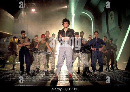 PAXTON,REISER,GOLDSTEIN,BIEHN,WEAVER,HENRIKSEN, ALIENS, 1986 Stock Photo