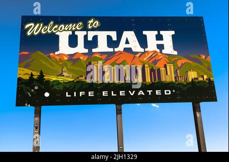 Welcome to Utah State Sign along US-163 near Monument Valley Stock Photo