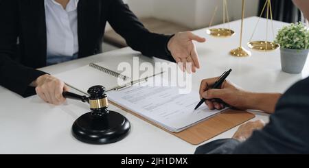 The Legal Execution Department makes an appointment with the customer to sign a mediation agreement to pay the debt Stock Photo