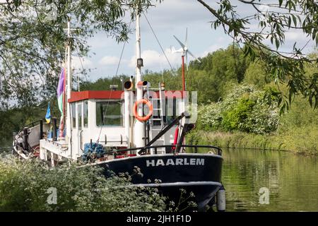 Boat moored on Gloucester and Sharpness Canal, Frampton on Severn, Gloucestershire, UK Stock Photo