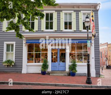 The Annapolis Pottery in historic downtown Annapolis, Maryland, USA. Local business selling pottery and handcrafted goods. Stock Photo