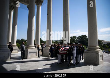 Washington DC, USA. 14th July, 2022. The remains of Hershel Woodrow 'Woody' Williams are carried into the U.S. Capitol before lying in honor in Washington, DC on Thursday, July 14, 2022. Williams, the last surviving World War II Medal of Honor recipient, fought at the Battle of Iwo Jima. Pool Photo by Al Drago/UPI Credit: UPI/Alamy Live News Stock Photo