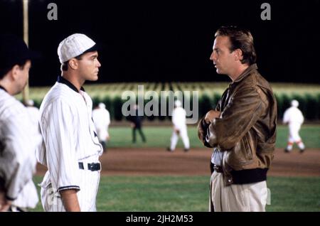 LIOTTA,COSTNER, FIELD OF DREAMS, 1989 Stock Photo