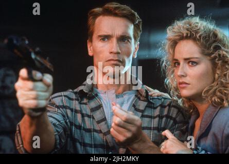 SCHWARZENEGGER,STONE, TOTAL RECALL, 1990 Stock Photo