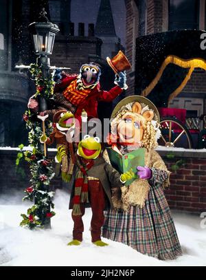 GONZO,TIM,FROG,PIGGY, THE MUPPET CHRISTMAS CAROL, 1992 Stock Photo