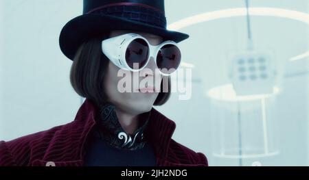 JOHNNY DEPP, CHARLIE AND THE CHOCOLATE FACTORY, 2005 Stock Photo