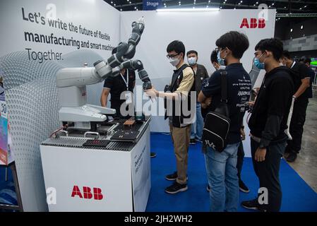 Bangkok, Thailand. 14th July, 2022. People interact with a robot at the RoboCup in BITEC Bangna. RoboCup 2022 in Thailand is the world's largest robotic and AI event during which 3,000 participants from 45 countries are expected to attend. The event will be held from 13 to 17 July 2022. Credit: SOPA Images Limited/Alamy Live News Stock Photo