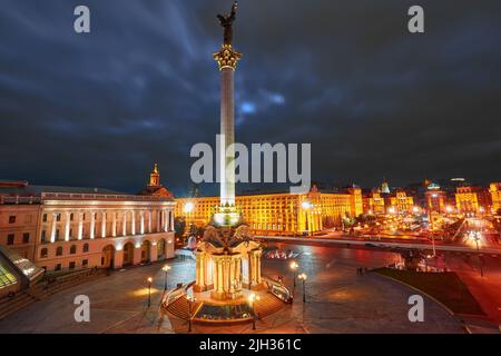 KYIV, UKRAINE, September 06, 2017: Night view of the independence memorial at Maidan Nezalezhnosti square in Kyiv, Ukraine Stock Photo