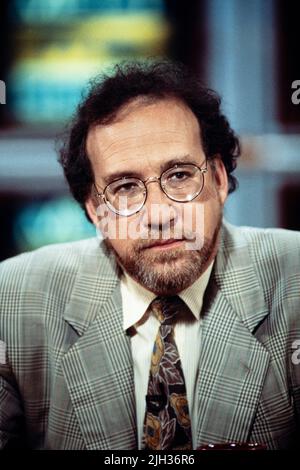 American journalist and author Richard Ben Cramer listens to a question from host Tim Russert during NBC’s Meet the Press, May 19, 1996 in Washington, D.C. Stock Photo