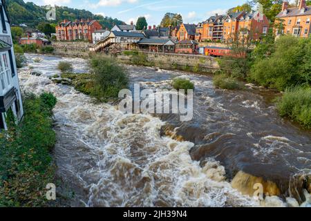 The River Dee, passing through Llangollen in North Wales, in October 2021. Stock Photo