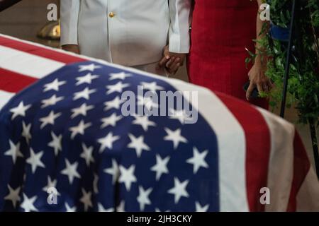 Washington DC, USA. 14th July, 2022. Washington, DC, USA. 14th July, 2022. Britt Slabinski (L), a retired US Navy Seal and Medal of Honor recipient, and a woman hold hands as they pay their respects to Marine Chief Warrant Officer 4 Hershel Woodrow Woody Williams, the last surviving World War II Medal of Honor recipient, whose casket lies in honor in the Rotunda of the US Capitol, in Washington, DC, USA, 14 July 2022. The Marine Corps veteran, who died June 29th, was awarded the nations highest award for his actions on Iwo Jima. Credit: Eric Lee/Pool via CNP/dpa/Alamy Live News Credit: dpa  Stock Photo