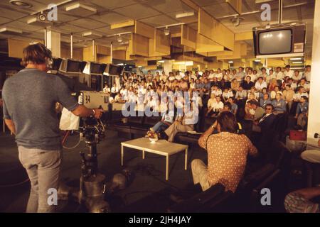 Munich, Deutschland. 14th July, 2022. Recording of the ARD sports show in the press center of the 1972 Olympic Games in Munich, TV cameras, spectators, moderator, TV broadcast, undated recording, Summer Olympic Games from August 26th. to 09/11/1972 in Munich Germany, Â Credit: dpa/Alamy Live News Stock Photo