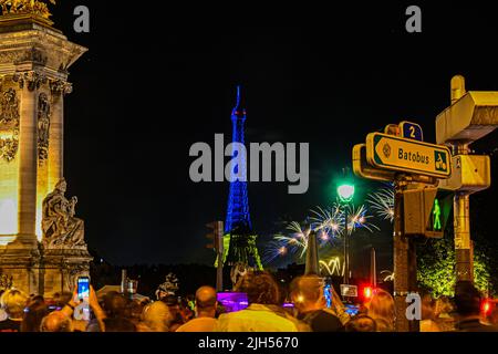 Paris, France. 14th July, 2022. Fireworks celebrating Bastille Day on July 14, 2022 from Champ-de-Mars in in Paris, France. (Photo by Lionel Urman/Sipa USA) Credit: Sipa USA/Alamy Live News Stock Photo