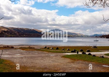 Wale’s largest natural lake Llyn Tegid (Bala Lake) fed by the rivers Tryweryn and Dee amid the mountain ranges Aran, Arenig and Berwyn of Snowdonia Stock Photo