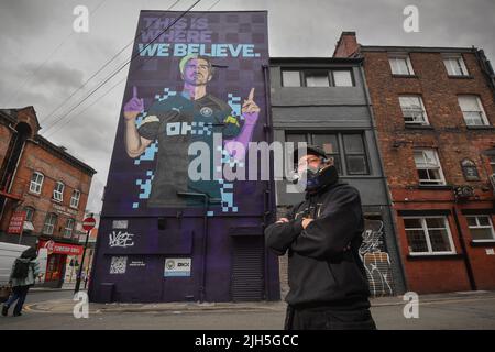 EDITORIAL USE ONLY Graffiti artist AKSE P19 unveils his Cyber-Punk mural of Manchester City FC star Jack Grealish in Manchester, created with Global Street Art Agency, as crypto trading platform OKX celebrates becoming the Official Training Kit Partner of MCFC for the 2022/2023 season. Picture date: Friday July 15, 2022. Stock Photo