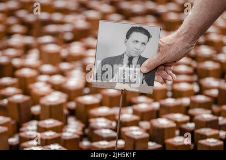 Westerbork, Netherlands. 15th July, 2022. 2022-07-15 16:13:45 WESTERBORK - Those present place photos at the monument De 102,000 stones during the commemoration of the first transport at Camp Westerbork. It has been eighty years since the first train departed from Camp Westerbork with 1137 Jews to Auschwitz. ANP SEM VAN DER WAL netherlands out - belgium out Credit: ANP/Alamy Live News Stock Photo