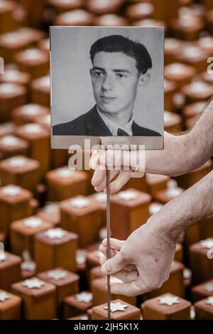 Westerbork, Netherlands. 15th July, 2022. 2022-07-15 16:13:24 WESTERBORK - Those present place photos at the monument De 102,000 stones during the commemoration of the first transport at Camp Westerbork. It has been eighty years since the first train departed from Camp Westerbork with 1137 Jews to Auschwitz. ANP SEM VAN DER WAL netherlands out - belgium out Credit: ANP/Alamy Live News Stock Photo