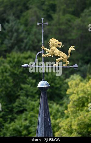 Kassel, Germany. 15th July, 2022. The weathercock of the Löwenburg is appropriately decorated with a lion. The state of Hesse has spent 30 million euros on renovating the castle, which is located in the Unesco World Heritage Site Bergpark Wilhelmshöhe. Landgrave Wilhelm IX had the Löwenburg built at the end of the 18th century as a pleasure palace in the style of a pseudo-medieval castle. Credit: Uwe Zucchi/dpa/Alamy Live News Stock Photo