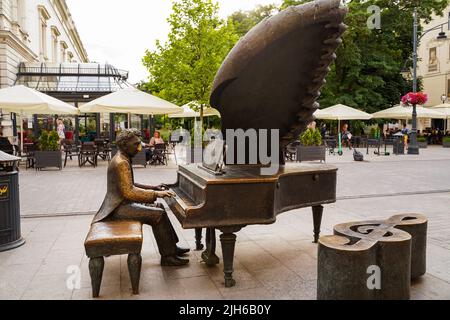 Lodz, Poland - July 08, 2022: THE RUBINSTEIN piano monument in PIOTRKOWSKA street in the city center Stock Photo