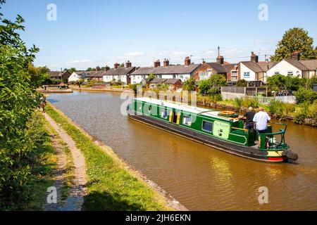 Canal-side cottages on the Grand Union Canal, Harefield, Middlesex ...