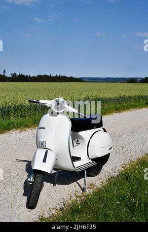 Drive your scooter to work day : 1958 Vespa 92L2