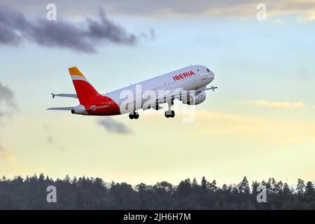 Spanish Iberia Airbus A320-200 (old livery) with registration EC