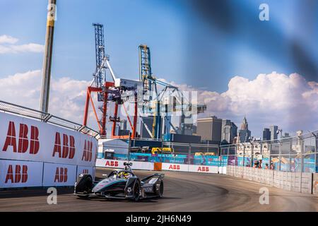 New York, USA. 15th July, 2022. 05 VANDOORNE Stoffel (bel), Mercedes-EQ Silver Arrow 02, action during the 2022 New York City ePrix, 8th meeting of the 2021-22 ABB FIA Formula E World Championship, on the Brooklyn Street Circuit from July 14 to 17, in New York, United States of America - Photo Bastien Roux / DPPI Credit: DPPI Media/Alamy Live News Stock Photo