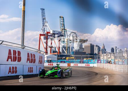 New York, USA. 15th July, 2022. 04 FRIJNS Robin (nld), Envision Racing, Audi e-tron FE07, action during the 2022 New York City ePrix, 8th meeting of the 2021-22 ABB FIA Formula E World Championship, on the Brooklyn Street Circuit from July 14 to 17, in New York, United States of America - Photo: Bastien Roux/DPPI/LiveMedia Credit: Independent Photo Agency/Alamy Live News Stock Photo